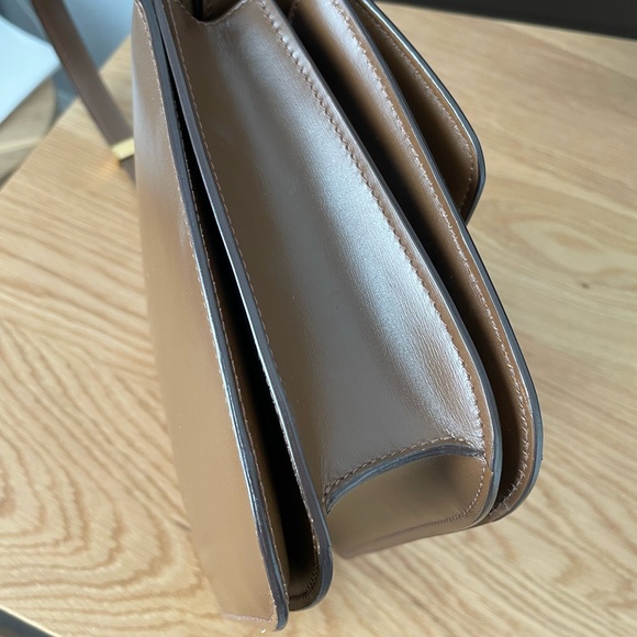 CELINE MEDIUM CLASSIC BAG IN BOX CALFSKIN
CAMEL - Picture 11 of 13